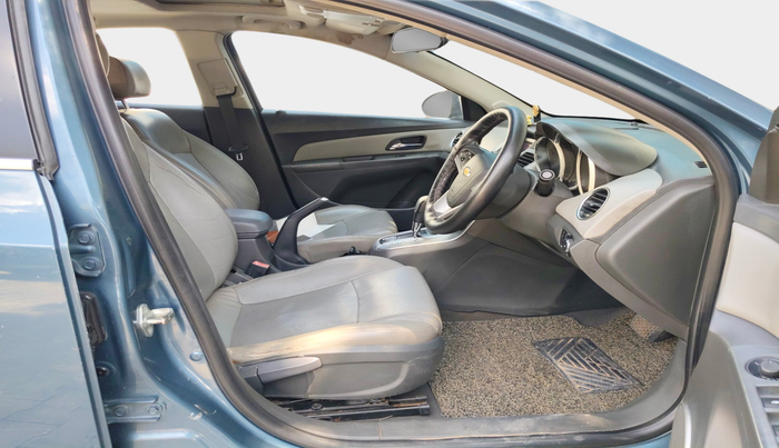 2010 Chevrolet Cruze LTZ AT, Diesel, Automatic, 1,32,944 km, interior