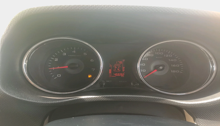 2017 Mahindra TUV300 T8, Diesel, Manual, 46,692 km, interior