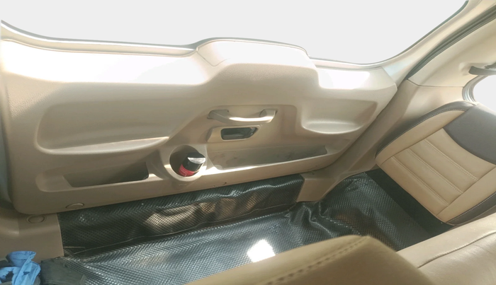 2017 Mahindra TUV300 T8, Diesel, Manual, 46,692 km, interior