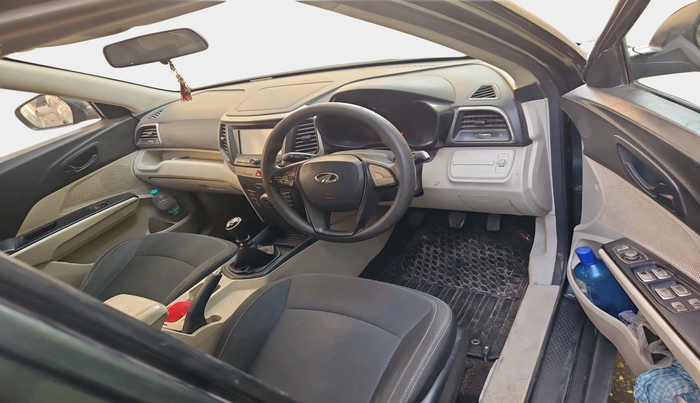 2019 Mahindra XUV300 W6 1.5 DIESEL, Diesel, Manual, 3,32,342 km, interior