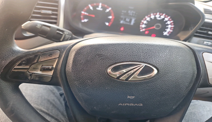 2019 Mahindra XUV300 W6 1.5 DIESEL, Diesel, Manual, 3,32,342 km, interior