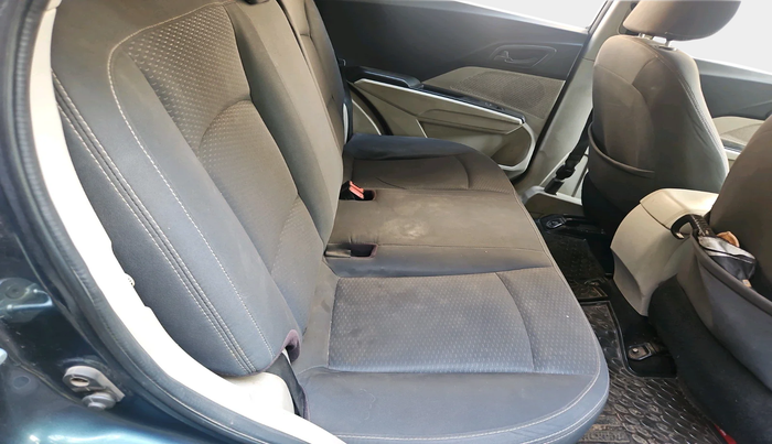 2019 Mahindra XUV300 W6 1.5 DIESEL, Diesel, Manual, 3,32,342 km, interior