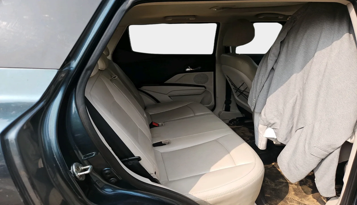 2021 Mahindra XUV300 W8 (O) 1.2 PETROL, Petrol, Manual, 79,653 km, interior