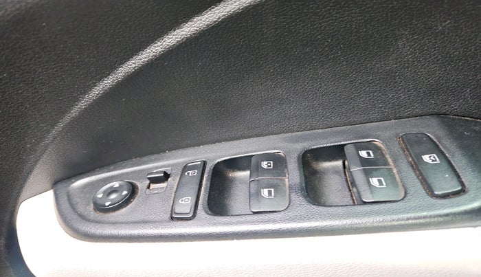 2023 Hyundai VENUE S(O) 1.2, Petrol, Manual, 37,030 km, interior