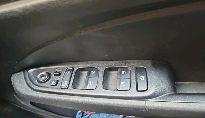 2020 Hyundai VENUE S+ 1.2, Petrol, Manual, 61,008 km, interior