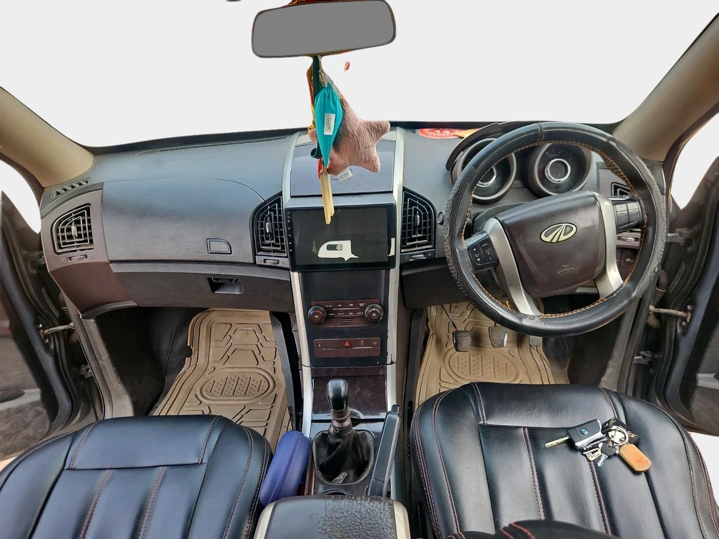 2013 Mahindra XUV500 W6, Diesel, Manual, 2,75,033 km, interior