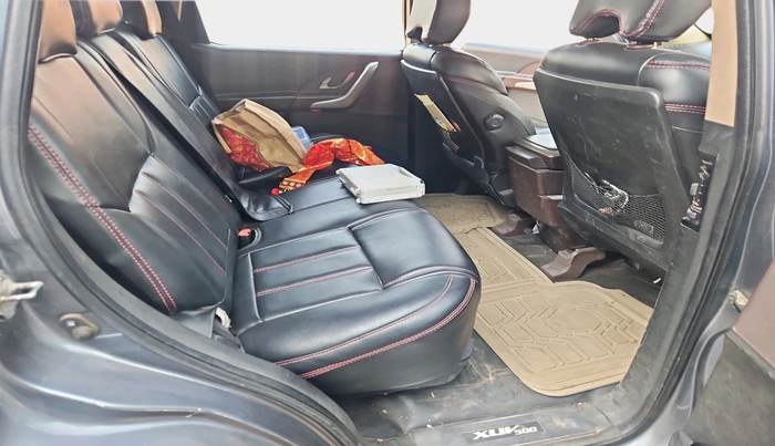 2013 Mahindra XUV500 W6, Diesel, Manual, 2,75,033 km, interior