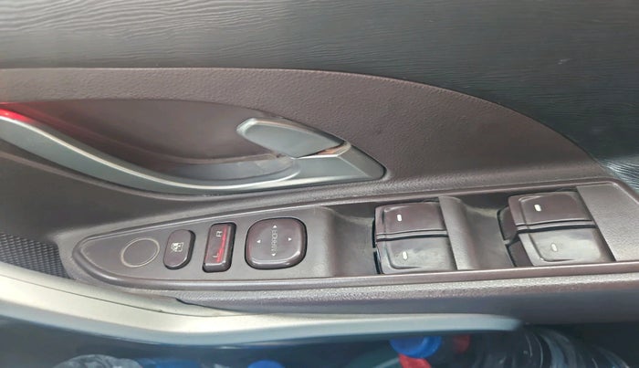 2013 Mahindra XUV500 W6, Diesel, Manual, 2,75,033 km, interior