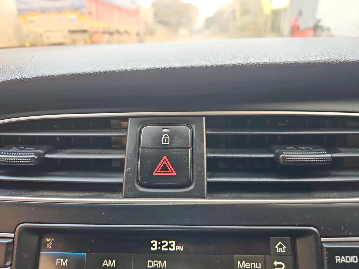 2019 Hyundai Elite i20 SPORTZ PLUS 1.2 DUAL TONE, Petrol, Manual, 49,502 km, interior