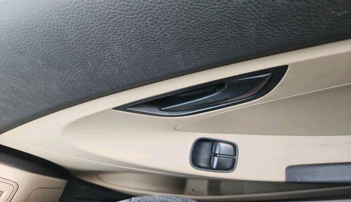 2014 Hyundai Eon MAGNA +, Petrol, Manual, 28,933 km, interior