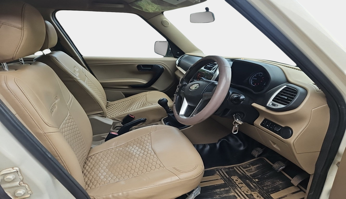 2022 Mahindra BOLERO NEO N 8, Diesel, Manual, 93,694 km, interior