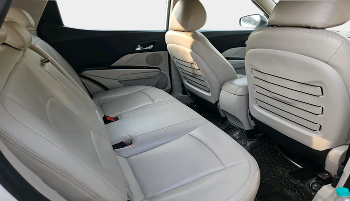 2022 Mahindra XUV300 W8 (O) 1.5 DIESEL, Diesel, Manual, 72,464 km, interior