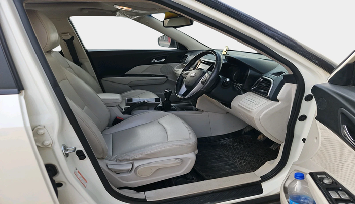 2022 Mahindra XUV300 W8 (O) 1.5 DIESEL, Diesel, Manual, 72,464 km, interior