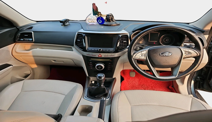 2022 Mahindra XUV300 W8 (O) 1.2 PETROL, Petrol, Manual, 56,354 km, interior