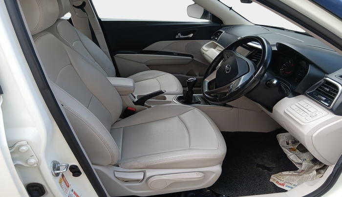 2021 Mahindra XUV300 W8 (O) 1.5 DIESEL, Diesel, Manual, 1,16,715 km, interior