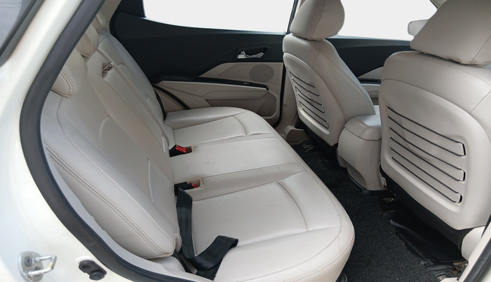 2021 Mahindra XUV300 W8 (O) 1.5 DIESEL, Diesel, Manual, 1,16,715 km, interior