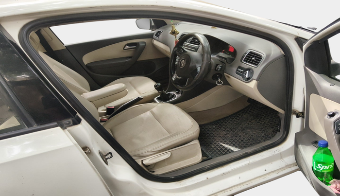 2014 Volkswagen Vento HIGHLINE DIESEL 1.6, Diesel, Manual, 2,16,910 km, interior