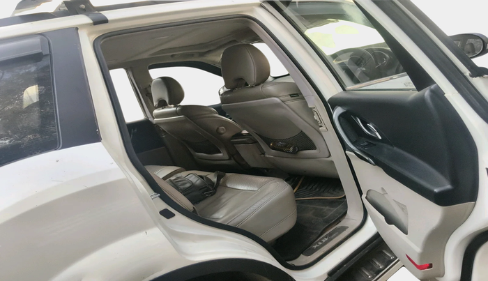 2016 Mahindra XUV500 W10, Diesel, Manual, 1,30,029 km, interior