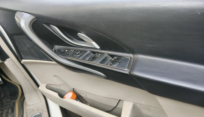 2016 Mahindra XUV500 W10, Diesel, Manual, 1,30,029 km, interior