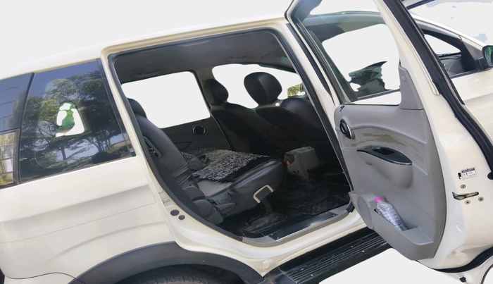 2016 Mahindra NUVOSPORT N8, Diesel, Manual, 1,27,138 km, interior