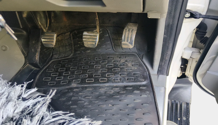 2016 Mahindra NUVOSPORT N8, Diesel, Manual, 1,27,138 km, interior