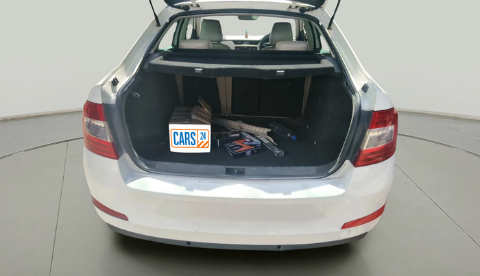 2013 Skoda Octavia AMBITION 2.0 TDI AT, Diesel, Automatic, 1,72,087 km, exterior