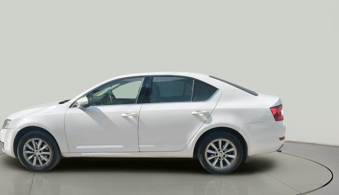 2013 Skoda Octavia AMBITION 2.0 TDI AT, Diesel, Automatic, 1,72,087 km, exterior