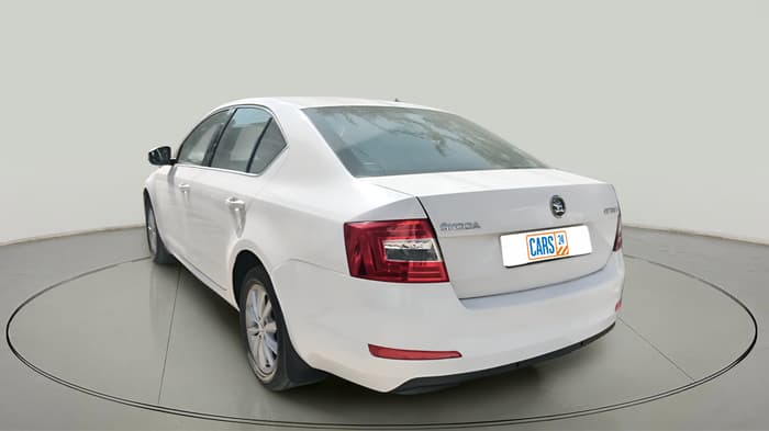 2013 Skoda Octavia AMBITION 2.0 TDI AT, Diesel, Automatic, 1,75,000 km, exterior