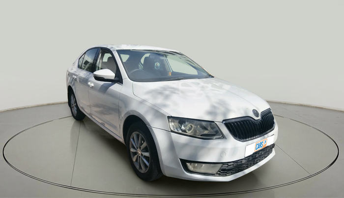 2013 Skoda Octavia AMBITION 2.0 TDI AT, Diesel, Automatic, 1,72,087 km, exterior