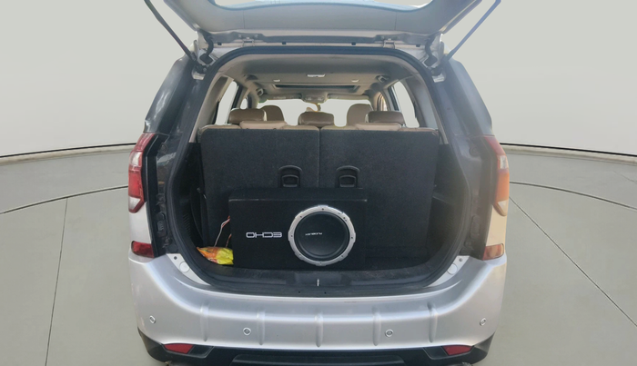 2018 Mahindra XUV500 W11, Diesel, Manual, 2,01,853 km, exterior