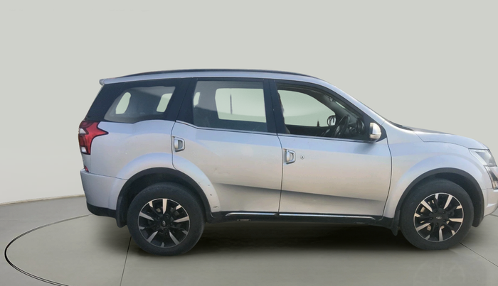 2018 Mahindra XUV500 W11, Diesel, Manual, 2,01,853 km, exterior