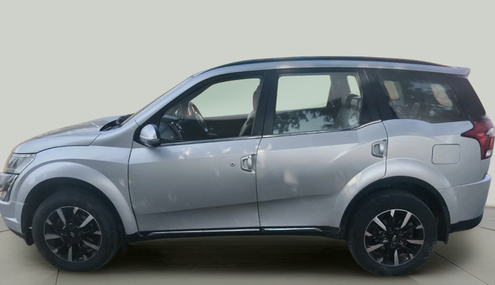 2018 Mahindra XUV500 W11, Diesel, Manual, 2,01,853 km, exterior