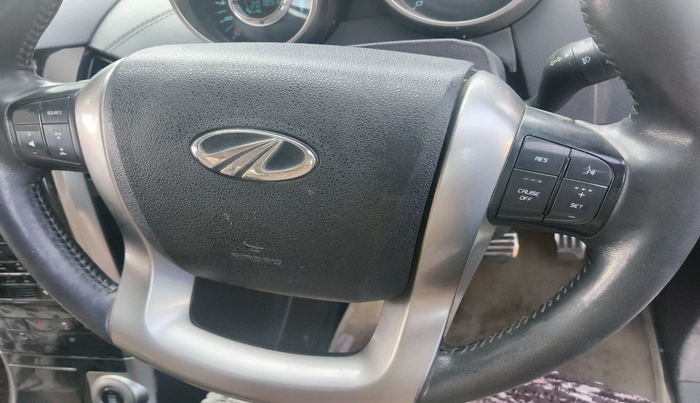 2018 Mahindra XUV500 W11, Diesel, Manual, 2,01,853 km, interior