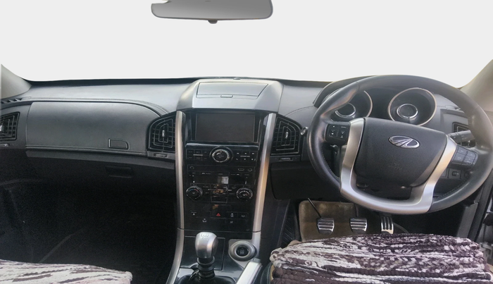 2018 Mahindra XUV500 W11, Diesel, Manual, 2,01,853 km, interior