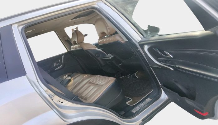 2018 Mahindra XUV500 W11, Diesel, Manual, 2,01,853 km, interior