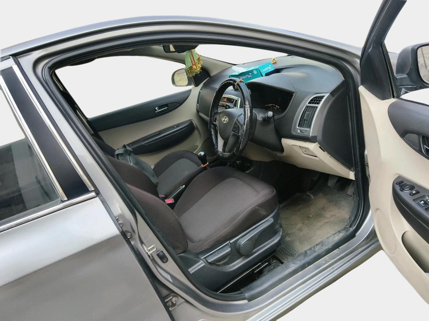 2013 Hyundai i20 ASTA 1.2, Petrol, Manual, 60,711 km, interior