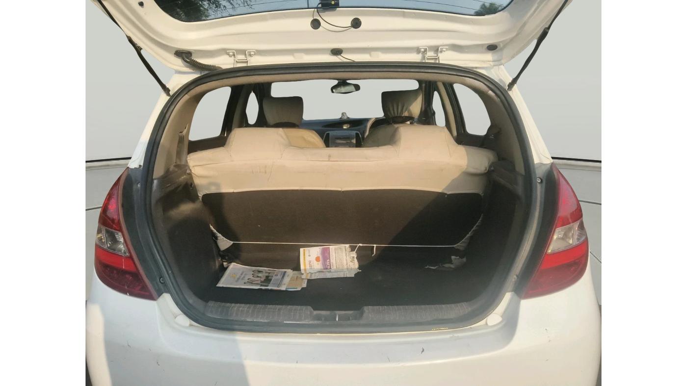 2011 Hyundai i20 MAGNA 1.2, Petrol, Manual, 2,18,440 km, exterior