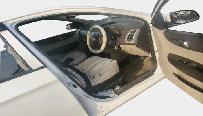 2011 Hyundai i20 MAGNA 1.2, Petrol, Manual, 2,18,440 km, interior