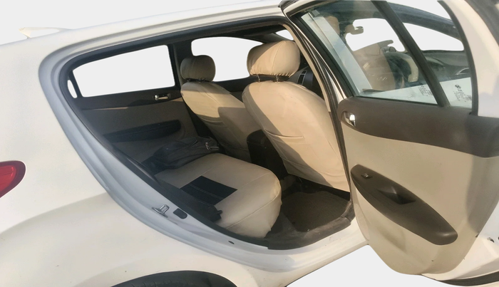 2011 Hyundai i20 MAGNA 1.2, Petrol, Manual, 2,18,440 km, interior