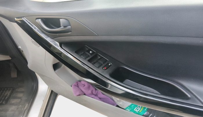 2018 Tata NEXON XM PETROL, Petrol, Manual, 59,476 km, interior