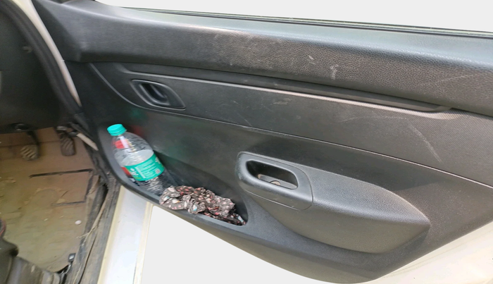 2017 Renault Kwid RXT 1.0, Petrol, Manual, 32,379 km, interior