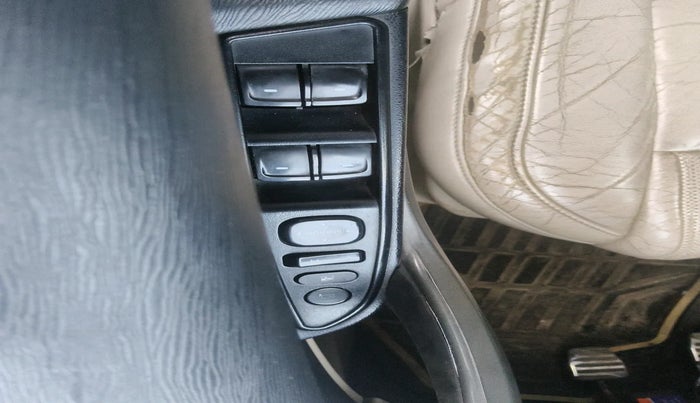 2015 Mahindra XUV500 W10, Diesel, Manual, 1,00,540 km, interior