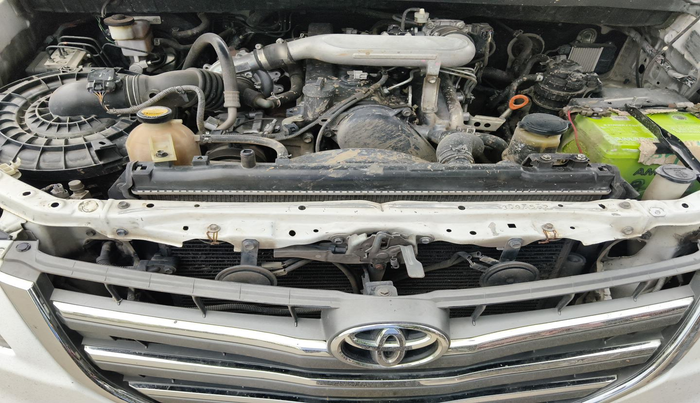 2015 Toyota Innova 2.5 ZX 7 STR, Diesel, Manual, 2,12,536 km, exterior