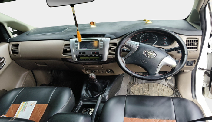 2015 Toyota Innova 2.5 ZX 7 STR, Diesel, Manual, 2,12,536 km, interior