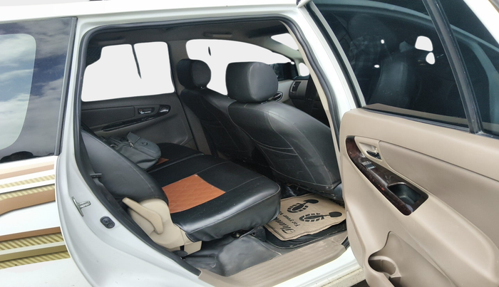 2015 Toyota Innova 2.5 ZX 7 STR, Diesel, Manual, 2,12,536 km, interior