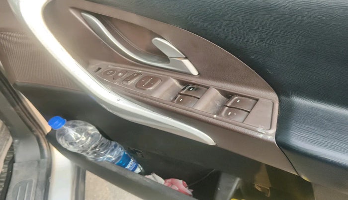 2012 Mahindra XUV500 W8, Diesel, Manual, 1,42,664 km, interior