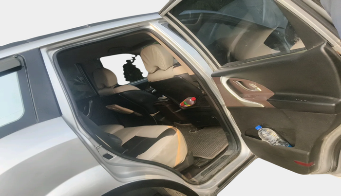 2012 Mahindra XUV500 W8, Diesel, Manual, 1,42,664 km, interior
