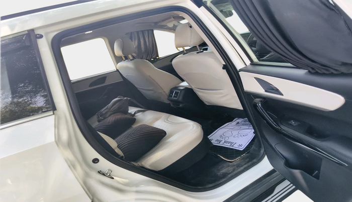 2023 Mahindra XUV700 AX 5 D MT 5 STR, Diesel, Manual, 39,693 km, interior