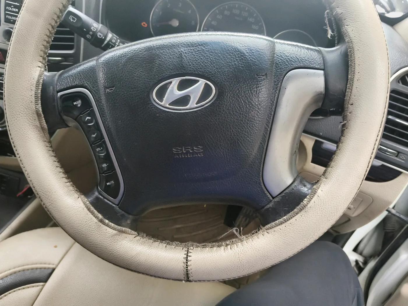 2011 Hyundai Santa Fe 2 WD, Diesel, Manual, 1,82,786 km, interior