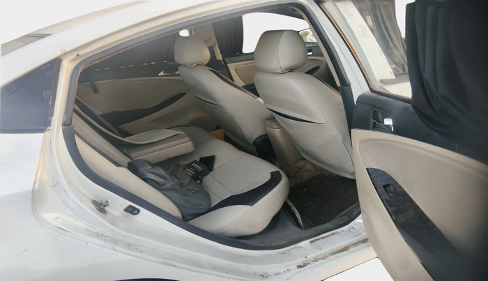 2012 Hyundai Verna FLUIDIC 1.6 CRDI SX, Diesel, Manual, 81,890 km, interior